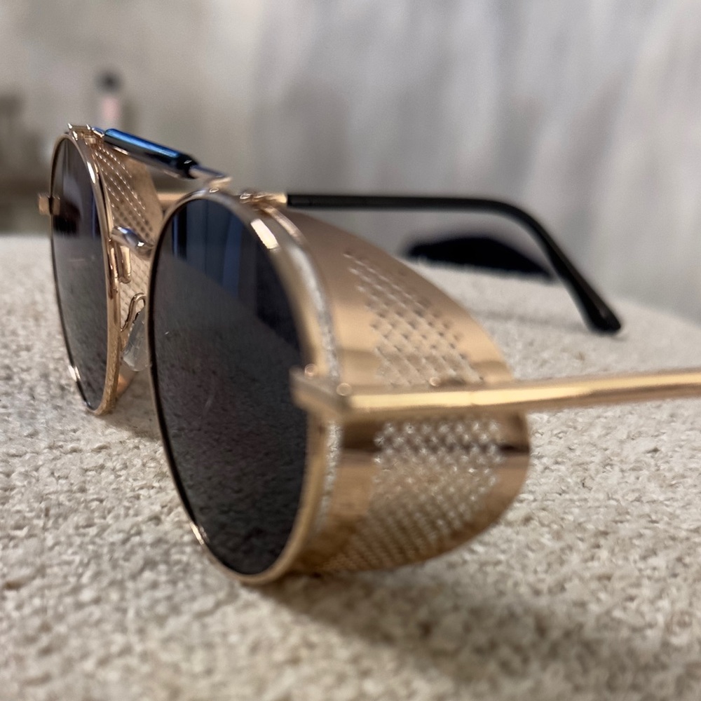 UNISEX Stylish Gold Sunglasses - Picture 5 of 15